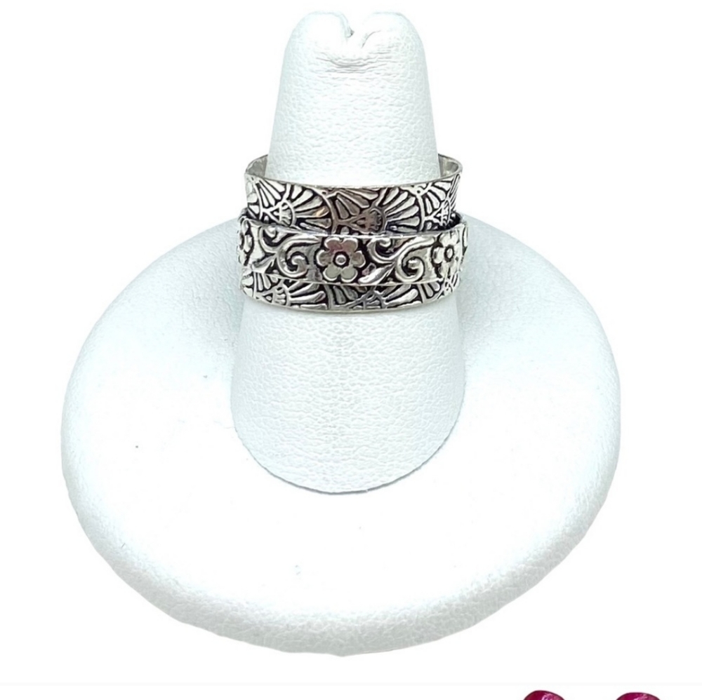 Solid sterling silver spinner ring. Sz 5